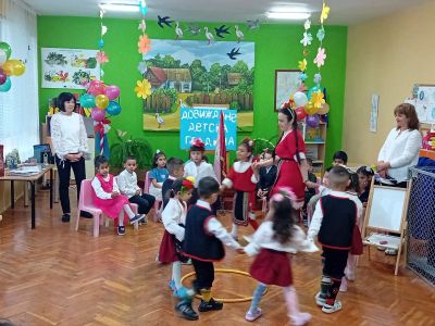 	Тържество за изпращане на 4-та група, 30.05.2025г- - ДГ Червена шапчица - Златар