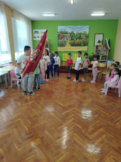 Тържество за началото на новата учебна година-15.09.2025г.- Посрещане на знамето на ДГ - ДГ Червена шапчица - Златар